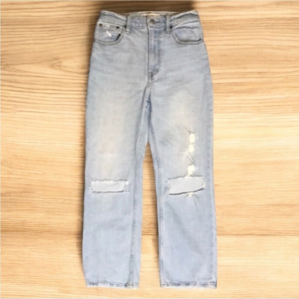 Abercrombie & Fitch The Ankle Straight Ultra High Rise in Light Dbl Destroy Knee